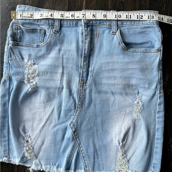 Demin Blvd Distressed Jeans Mini Skirt. Size Medium - Picture 2 of 8